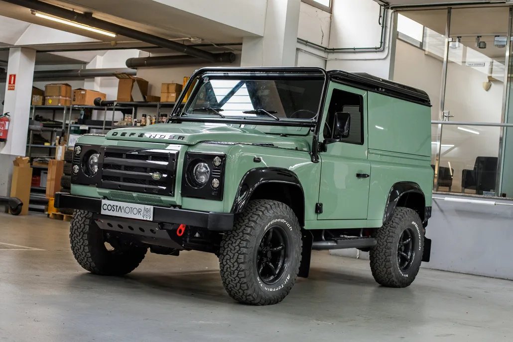 Land Rover Defender Andorra restored by Costa Motor — workshop