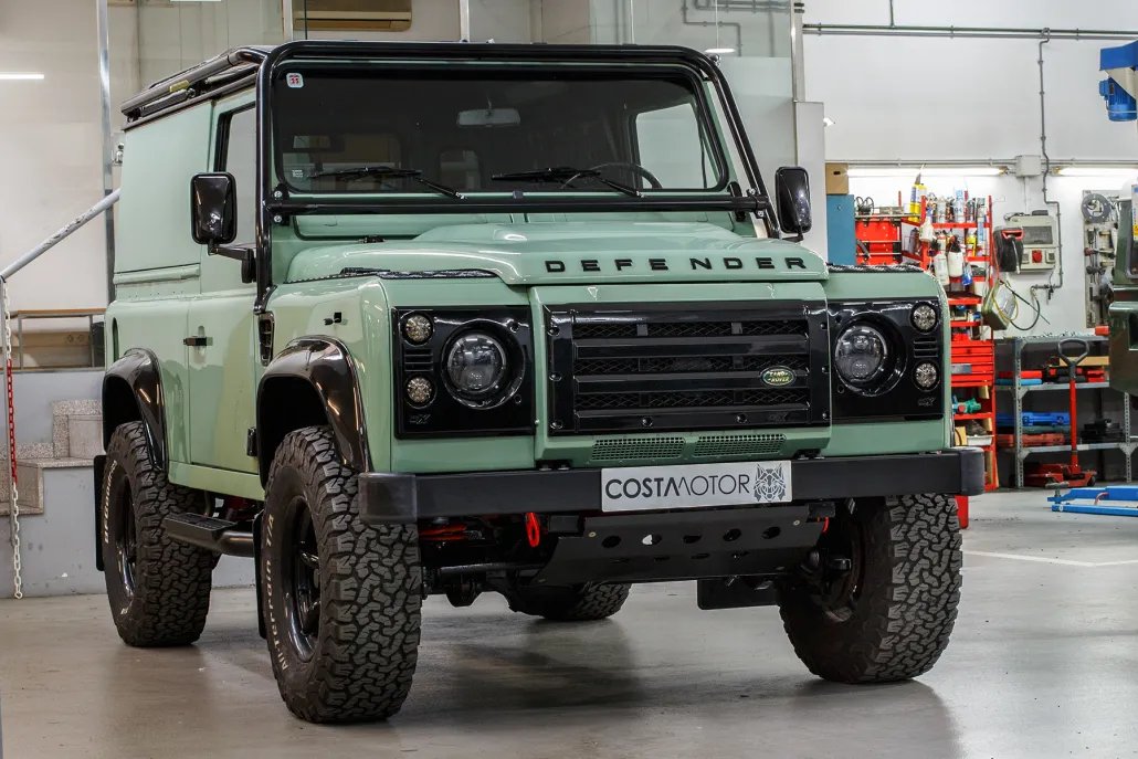 Land Rover Defender Andorra restored by Costa Motor — front