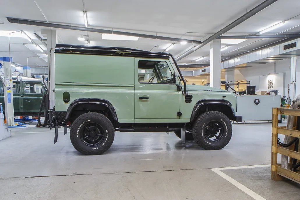 Land Rover Defender Andorra restored by Costa Motor — side