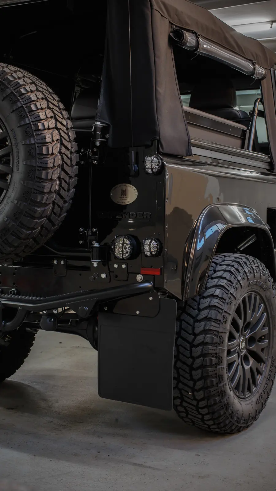 Defender 90 Apolo restored by Costa Motor — rear detail profile