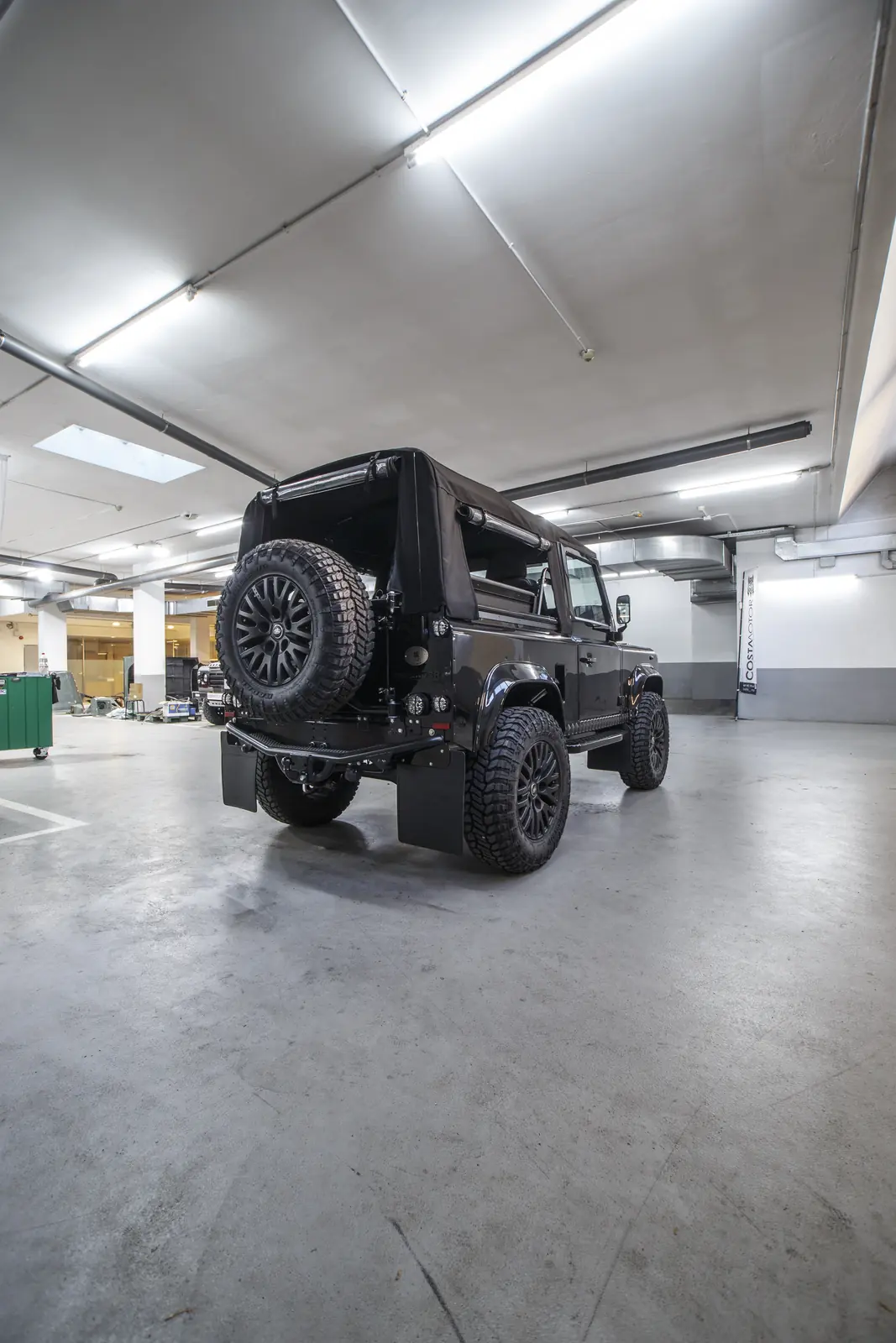 Defender 90 Apolo restored by Costa Motor — gear shifters