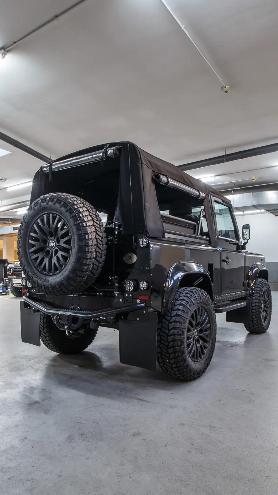 Defender 90 Apolo restored by Costa Motor — workshop wide