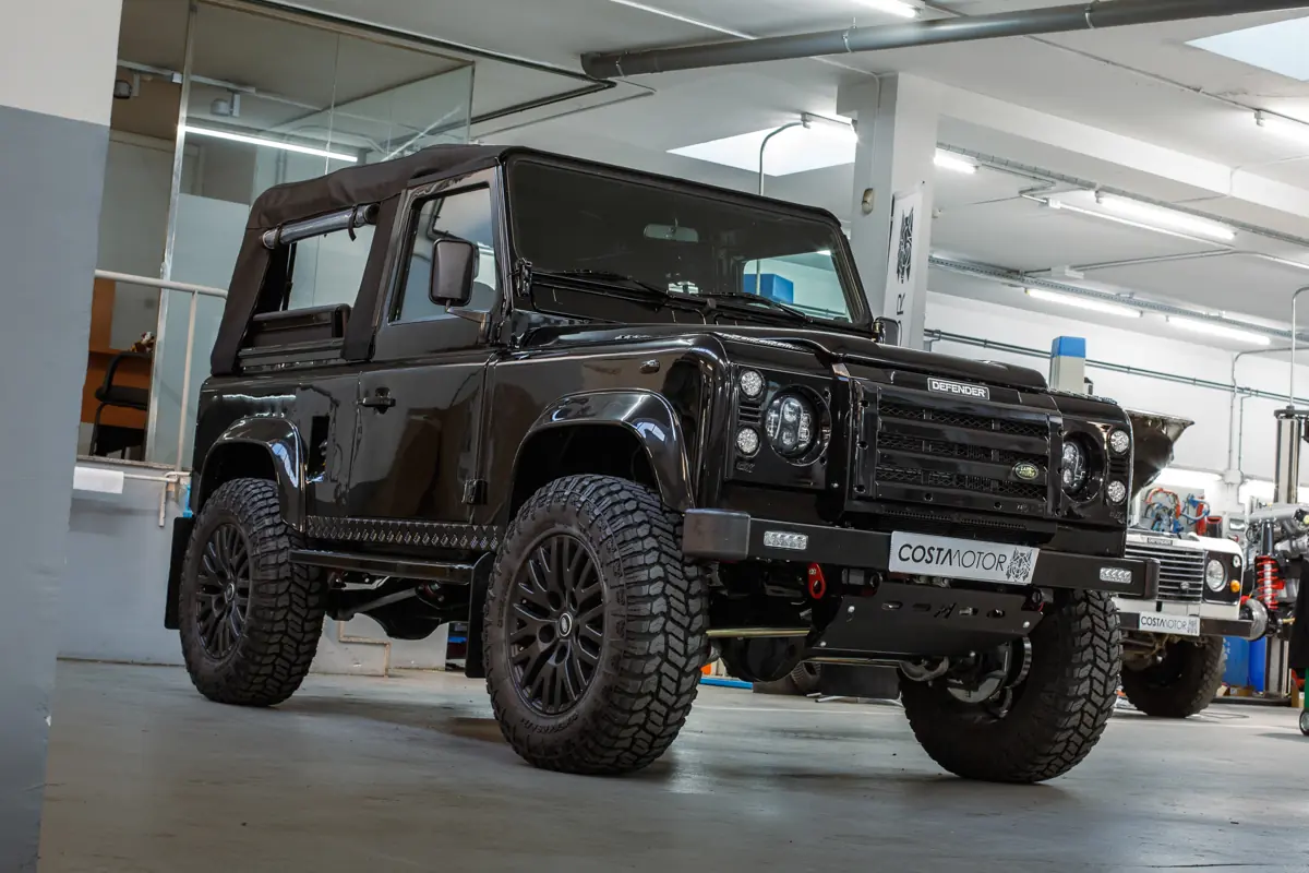 Defender 90 Apolo restored by Costa Motor — profile banner