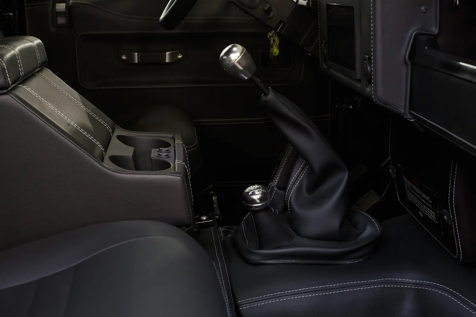 Defender 90 Apolo restored by Costa Motor — interior rear
