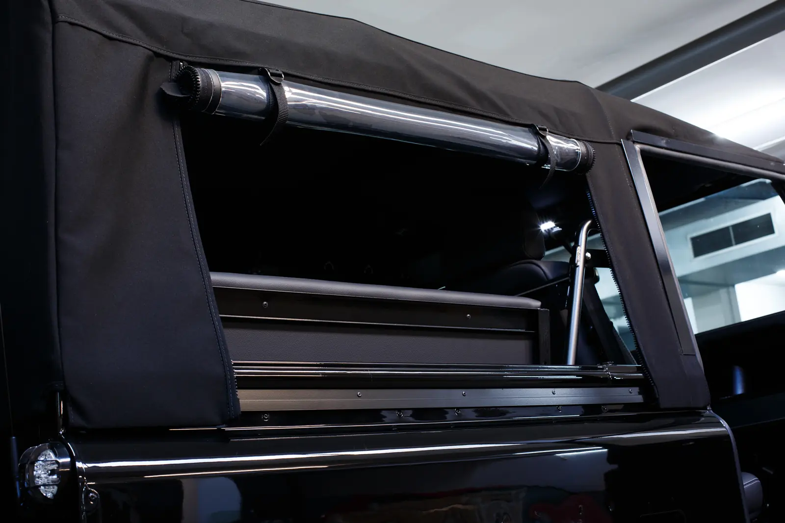 Defender 90 Apolo restored by Costa Motor — rear door open