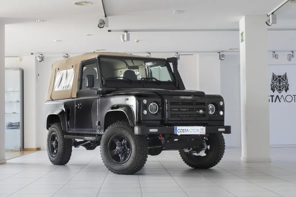 Land Rover Defender Kai restored by Costa Motor — front