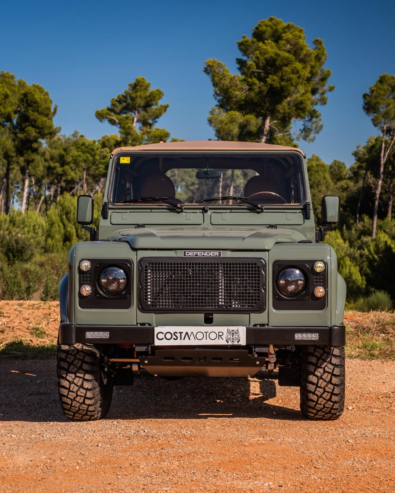 Land Rover Defender Lisboa restored by Costa Motor — front