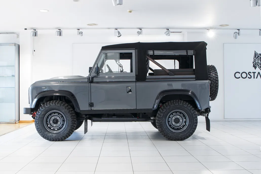 Land Rover Defender Maximus restored by Costa Motor — side