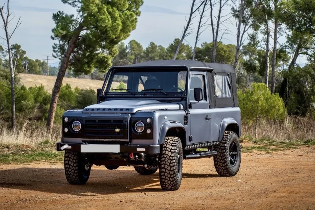Land Rover Defender Rambo restored by Costa Motor — front