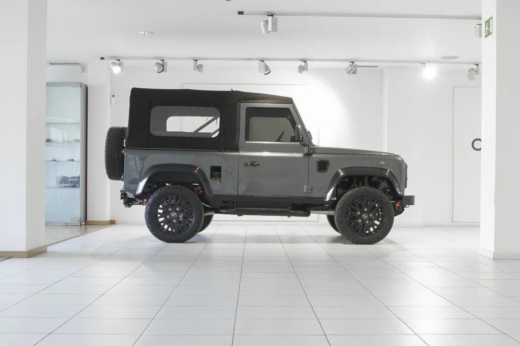 Land Rover Defender Zeus restored by Costa Motor — side