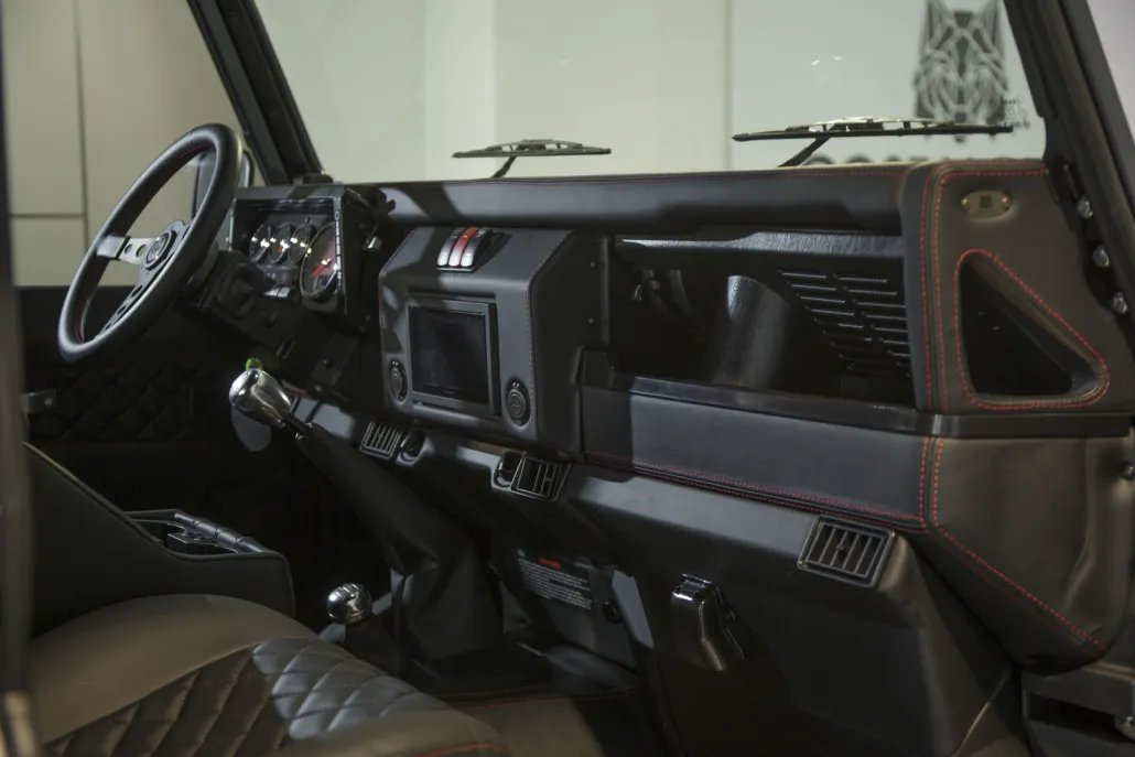 Land Rover Defender Zeus restored by Costa Motor — dashboard