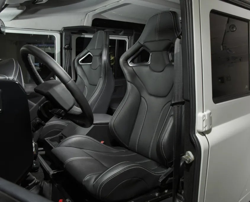 Land Rover Defender Zeus restored by Costa Motor — sport cockpit alt